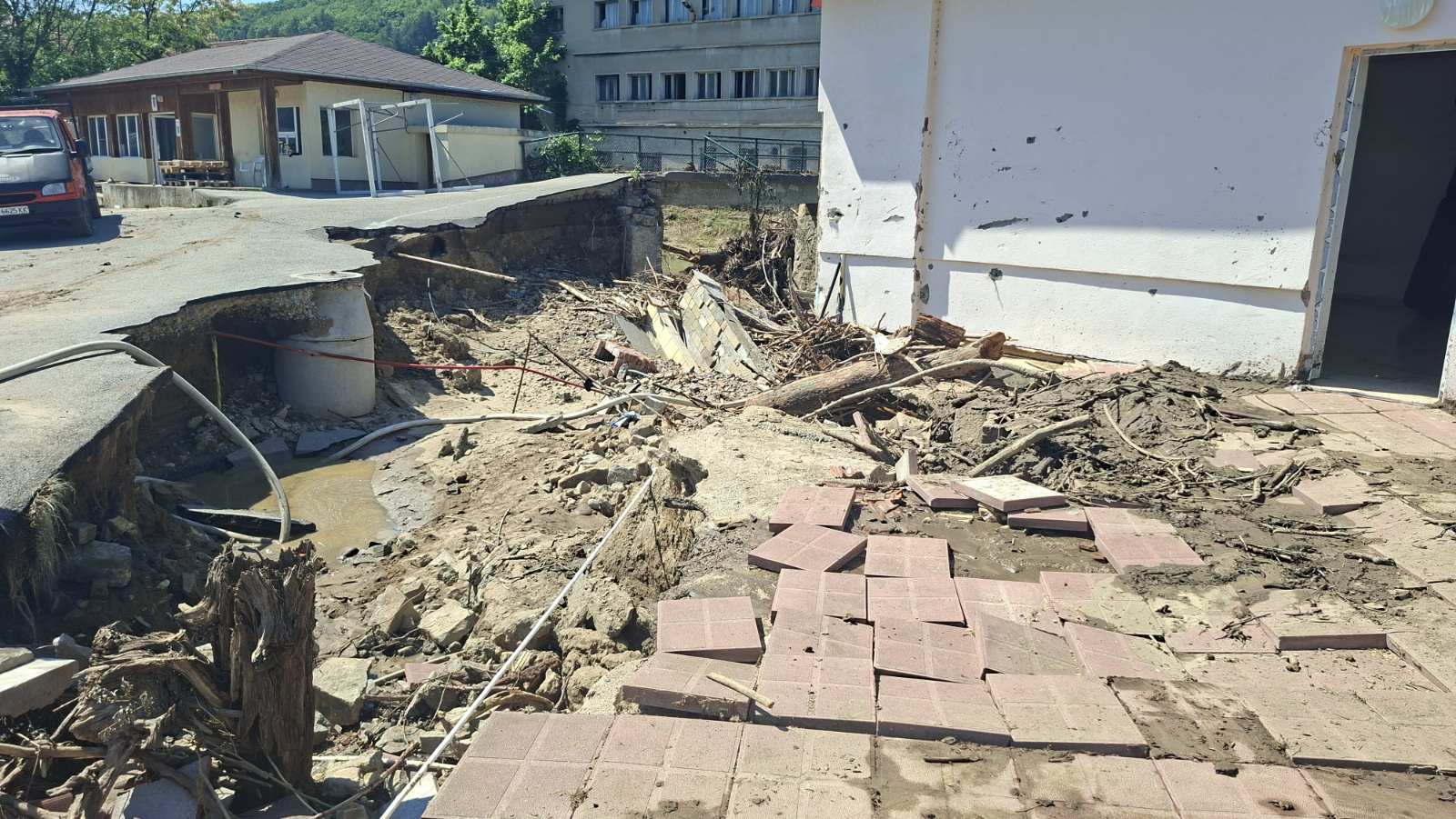 Пораженията на стадиона в община Дряново
