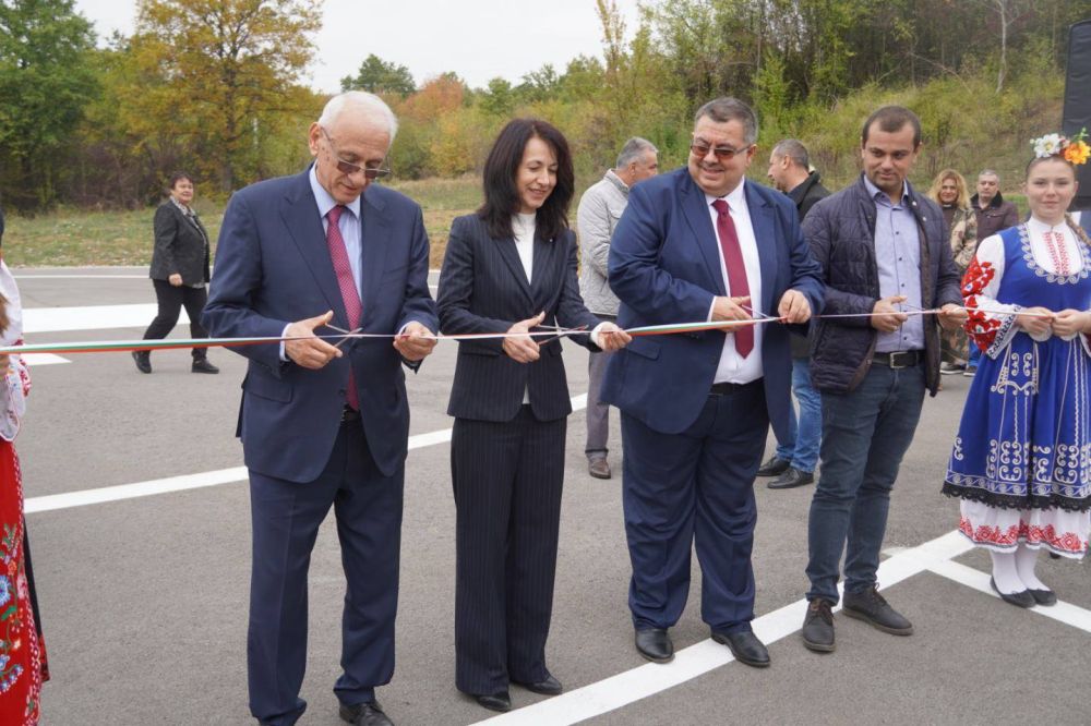 Областният управител преряза лентата на новото вертолетно летище в областната болница