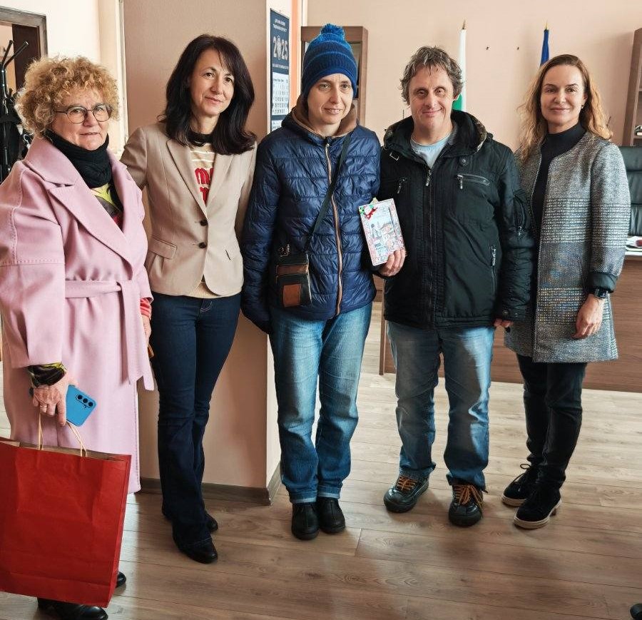 Потребители от Дневен център за пълнолетни лица с увреждания - Габрово се срещнаха с областния управител 