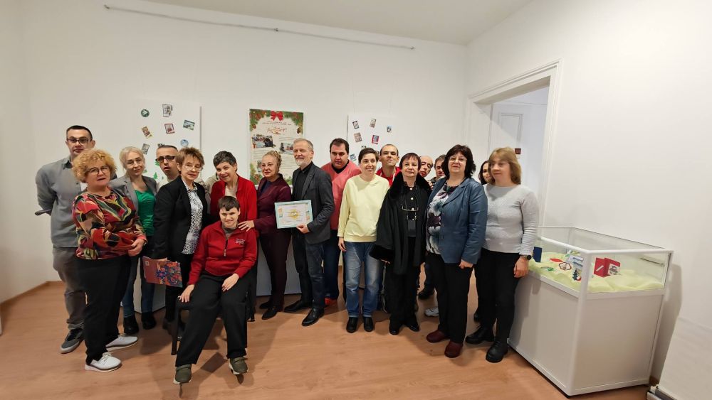 Коледните послания- изложба на Дневен център за пълнолетни лица с увреждания Габрово