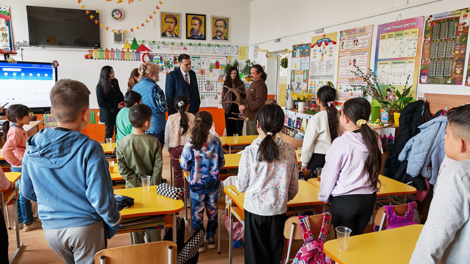 Областният управител и екипът му посетиха ОУ 