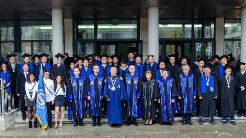 Над 600 абсолвенти получиха дипломите си от Технически университет - Габрово 