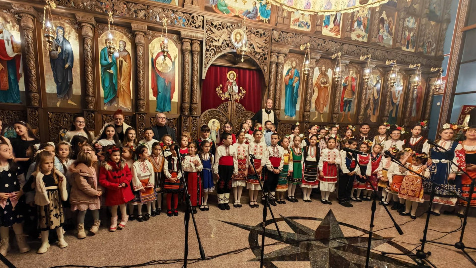Рождественски концерт събра близо 80 деца в храма 