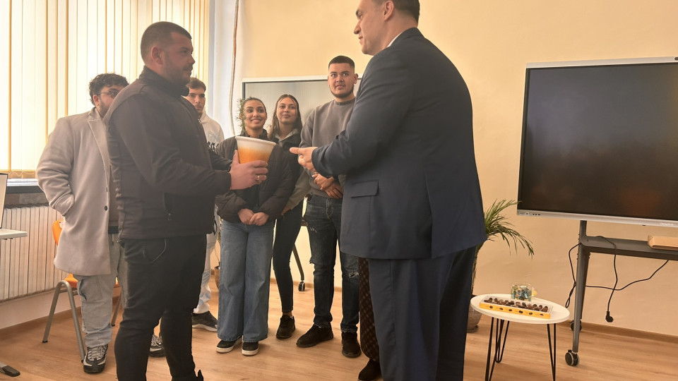 Областният управител и екипът му посетиха ПГТМ - с. Градница 