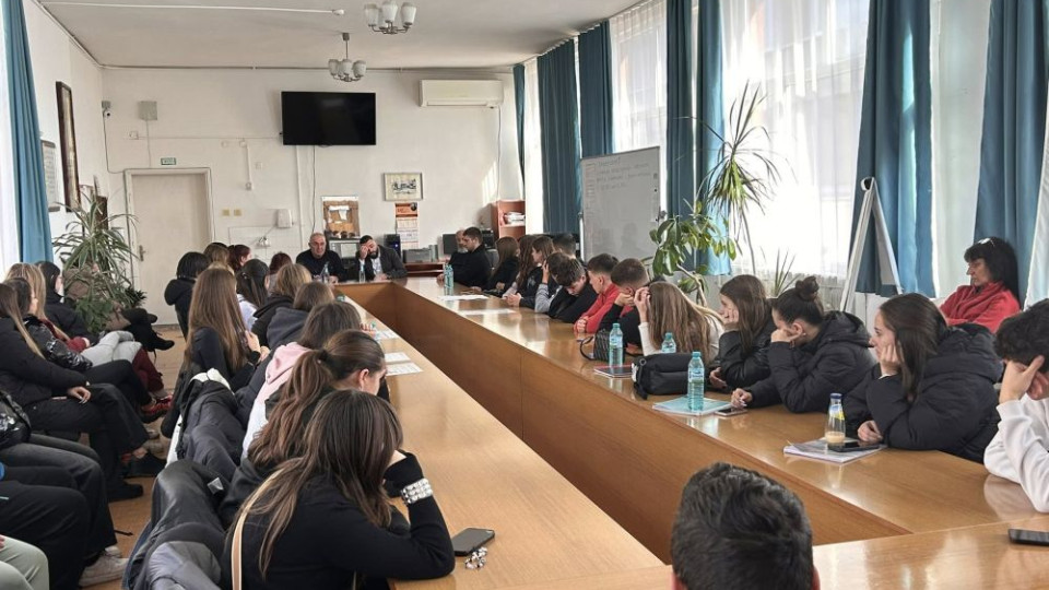 Мотивационна среща с ученици в ПГТ 