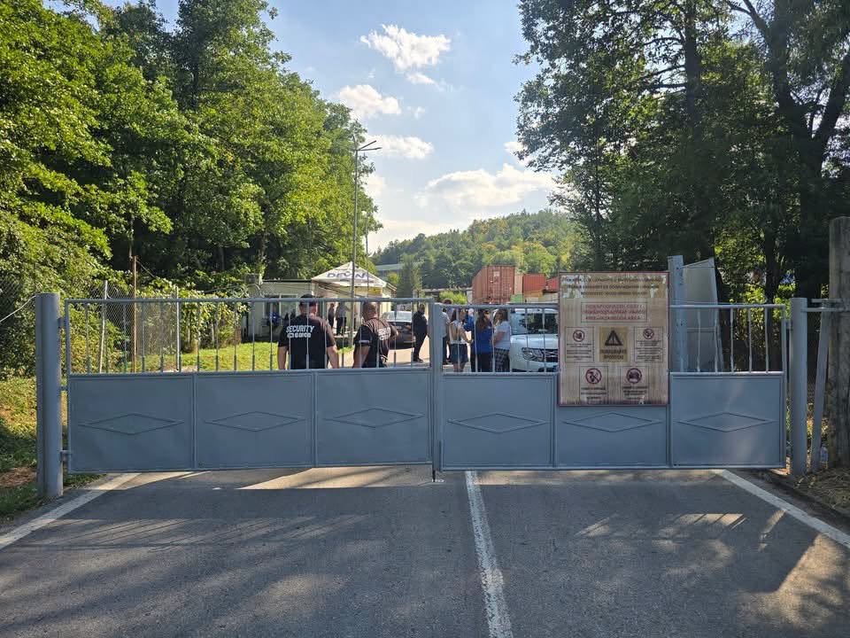 Удължава се срокът на бедственото положение в зона с радиус 500 м от мястото на аварията в „ЕМКО“ ООД край село Белица